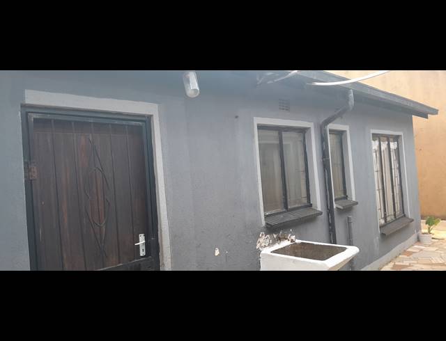 3 BEDROOM FREEHOLD FOR SALE IN VOSLOORUS